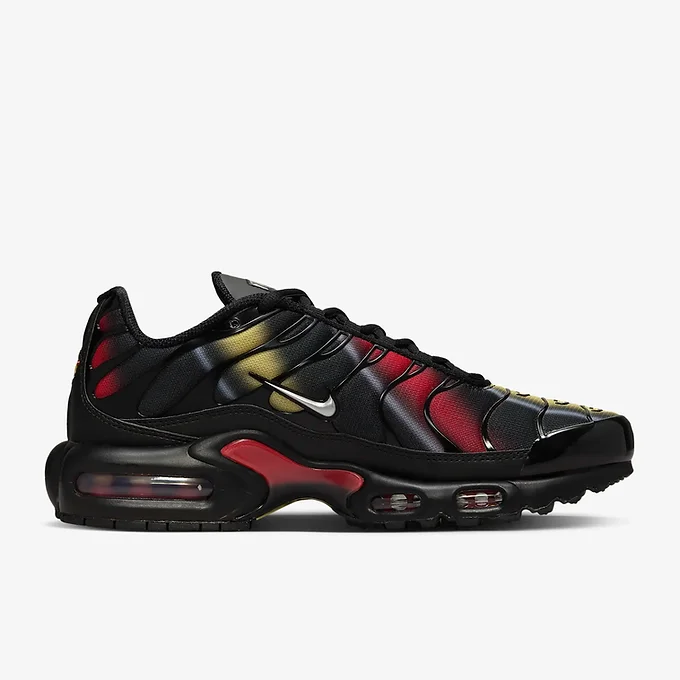 Air Vapormax TN Black and Saturn Gold - Image 3
