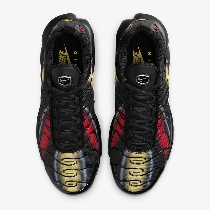 Air Vapormax TN Black and Saturn Gold - Image 4