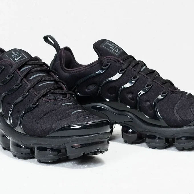 Air Vapormax Plus Black - Image 3
