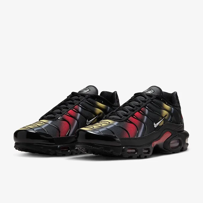 Air Vapormax TN Black and Saturn Gold - Image 2