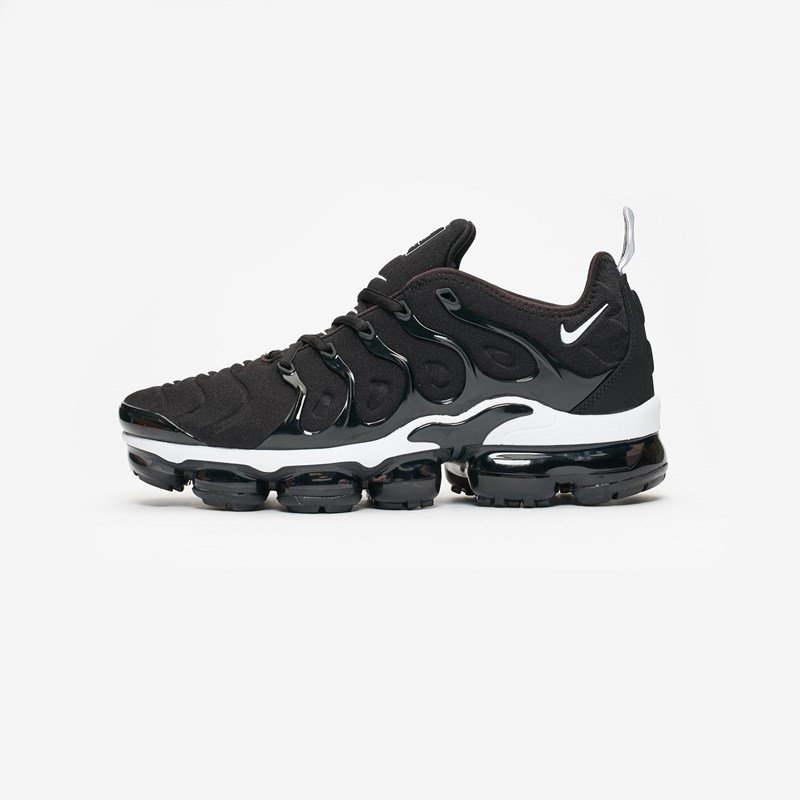 Air Vapormax Plus Black and White