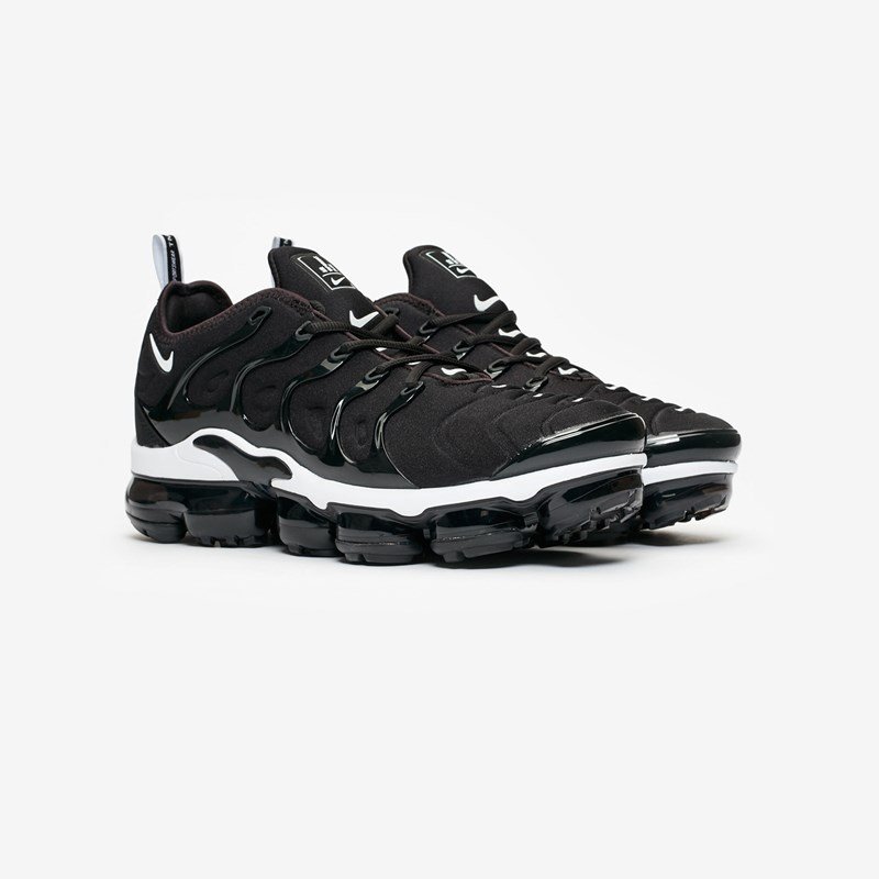 Air Vapormax Plus Black and White - Image 3