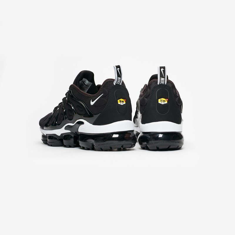 Air Vapormax Plus Black and White - Image 4